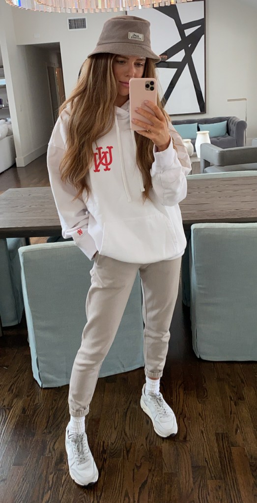 White Sweatpants with Cap Outfits For Women (2 ideas & outfits)