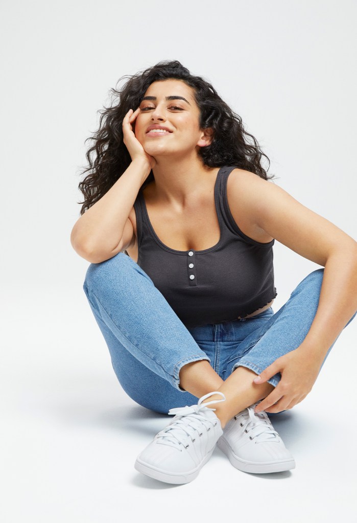 Get to Know: Mom Jeans for Women - #AEJeans