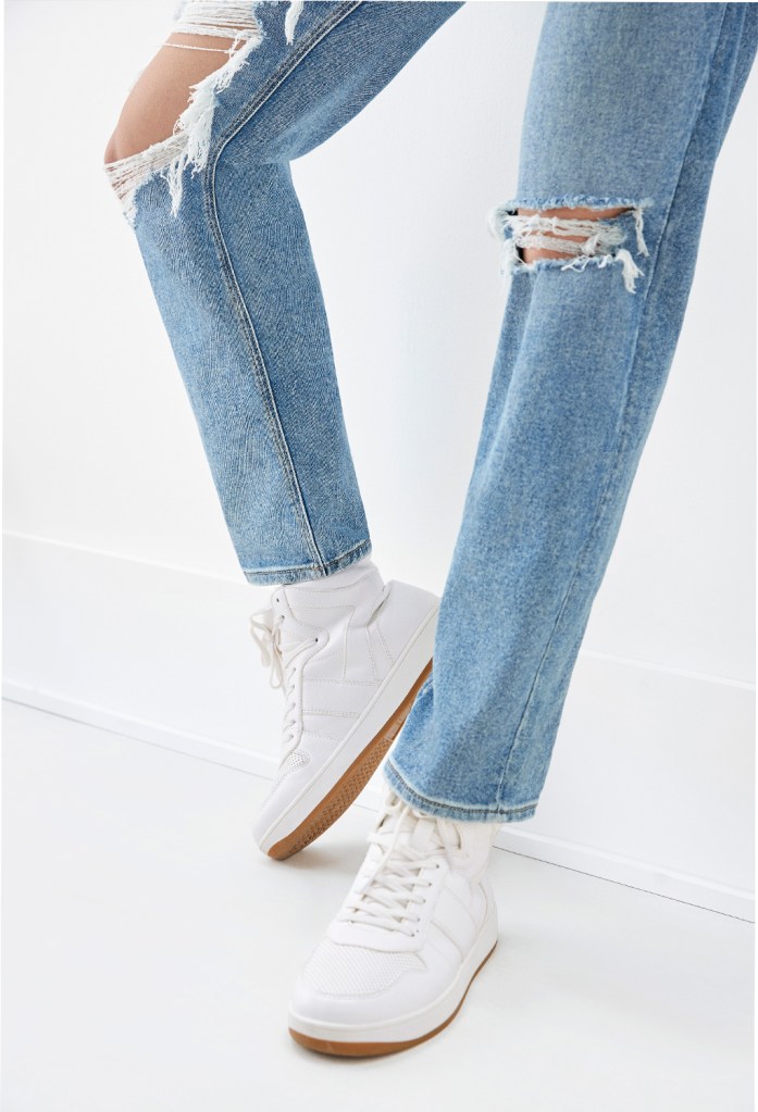 American Eagle '90s jeans with high top sneakers