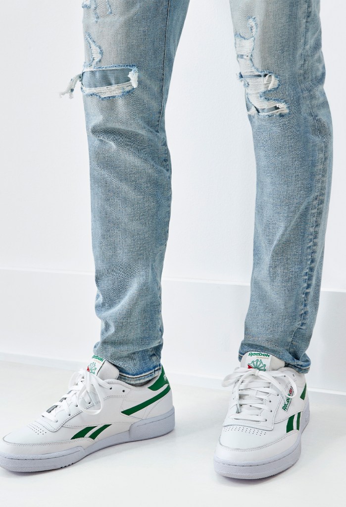 American Eagle slim jeans with white sneakers
