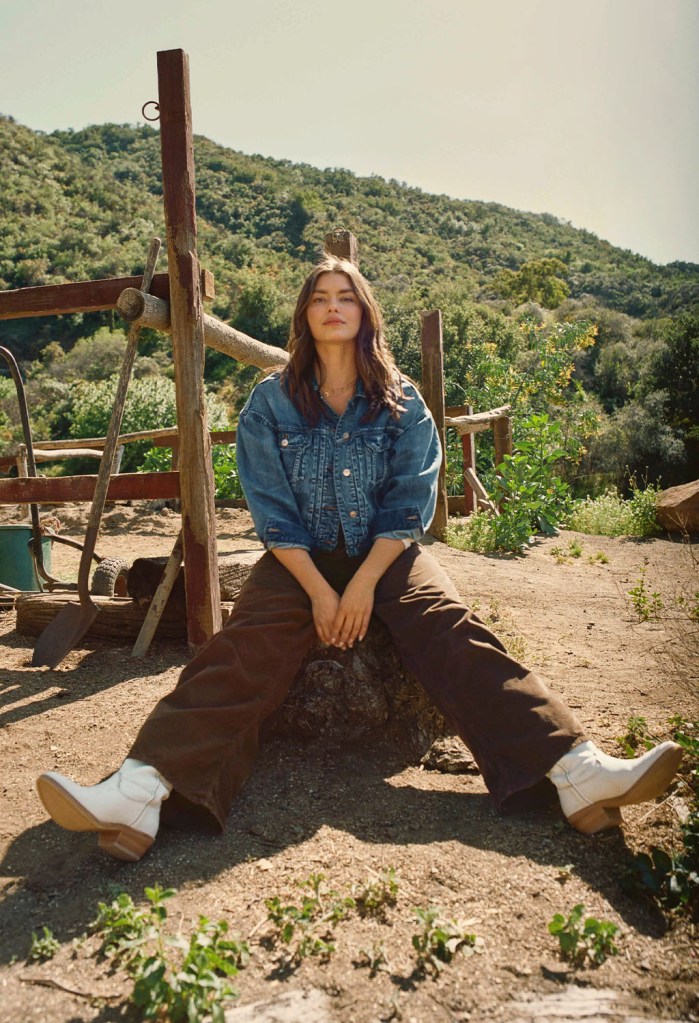 Fall Outfit Idea: Styling Brown Corduroy Pants - Add Textures to Spice up  your Fall Outfits with Cozy Knits and Corduroy Pants - 👕: @a