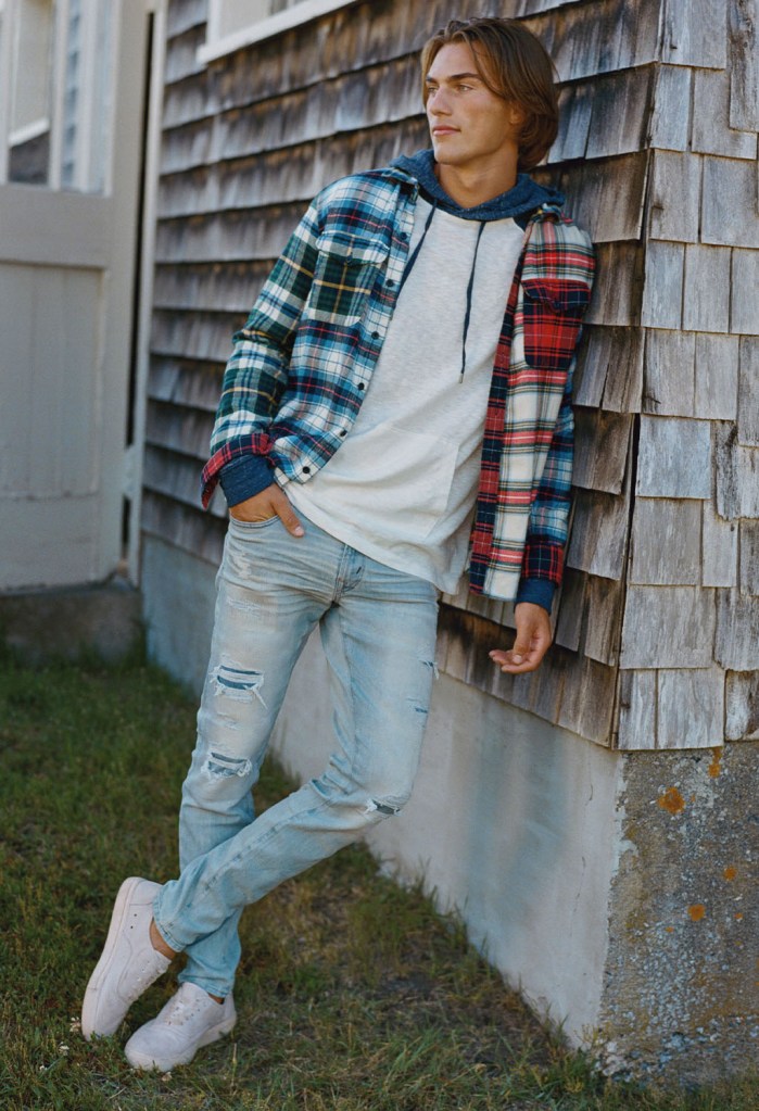 10 Ways to Wear a Flannel Shirt This Fall - Straight A Style