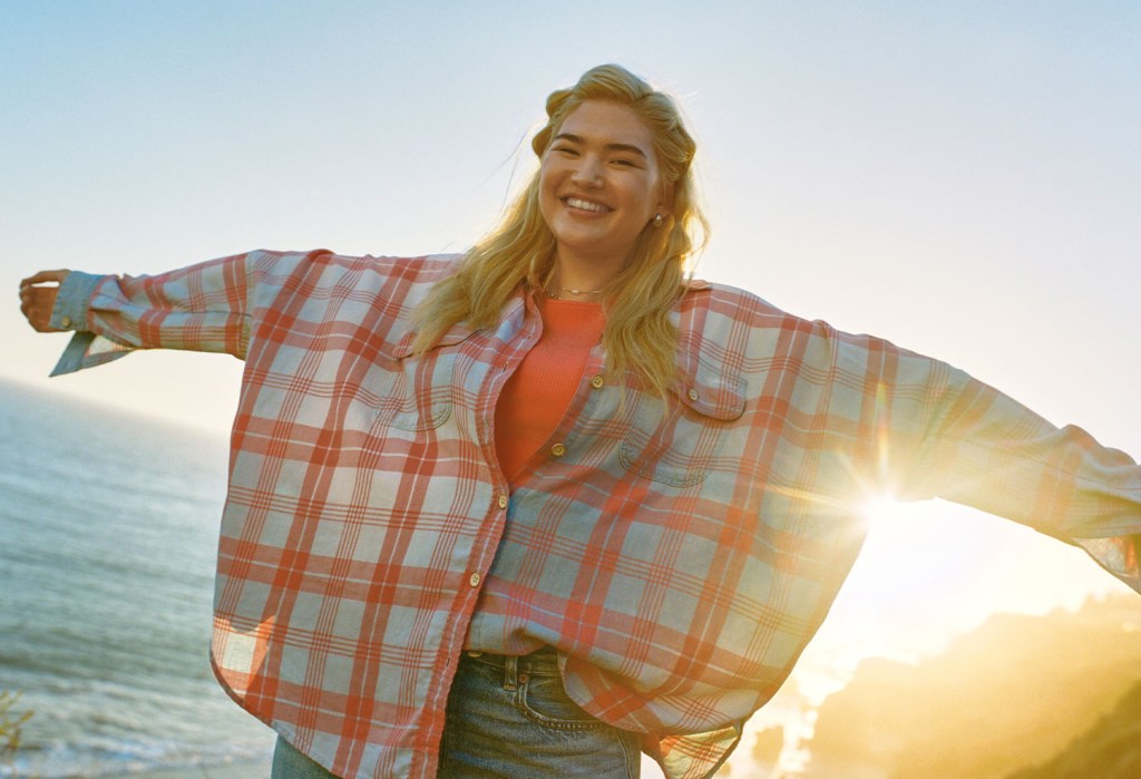 How To Style Your Oversized T-shirt In Summer