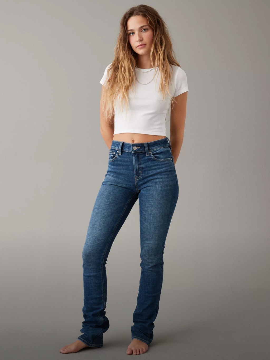 girl wearing a white tshirt and stacked jeans from American Eagle