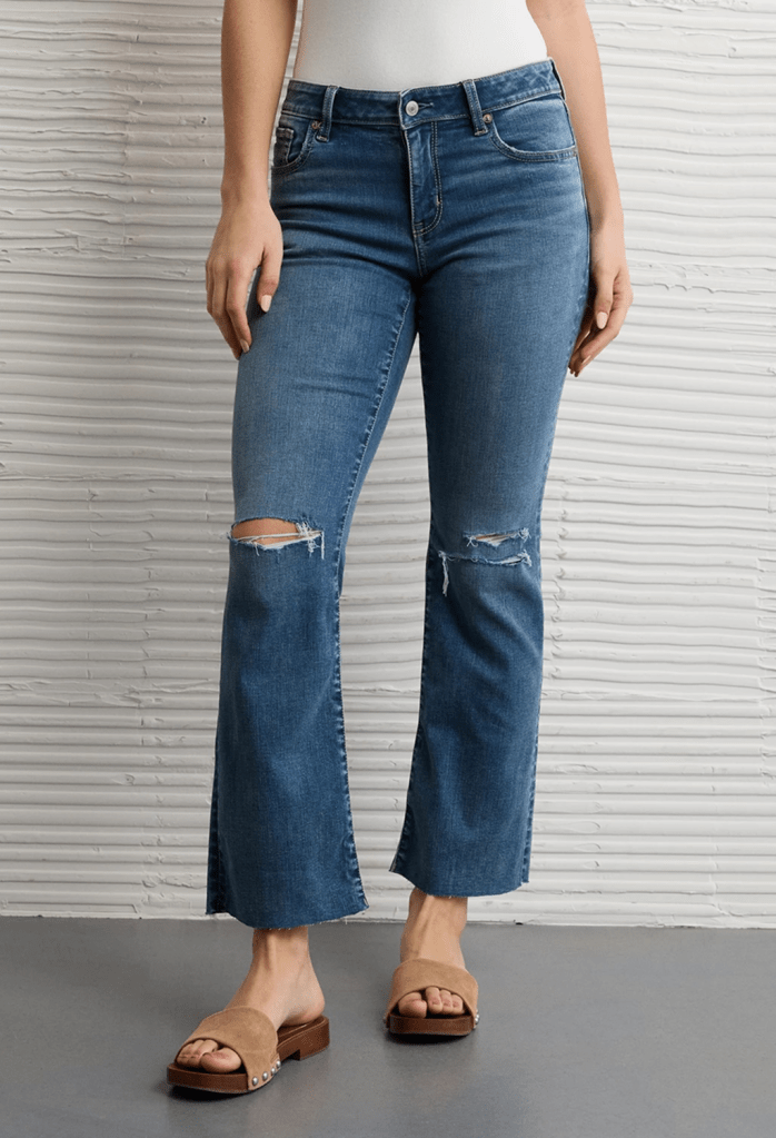 girl wearing cropped bootcut jeans from american eagle with sandals