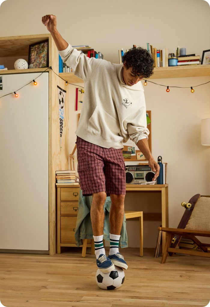 guy wearing a white hoodie and longer length shorts from american eagle