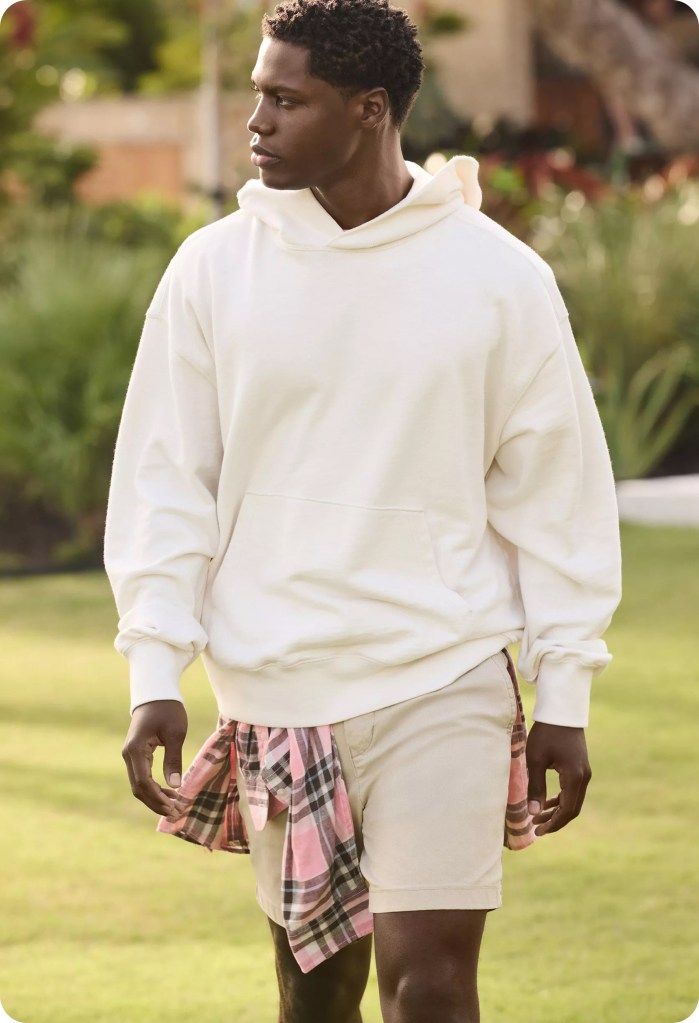 guy wearing a white hoodie and khaki shorts from american eagle