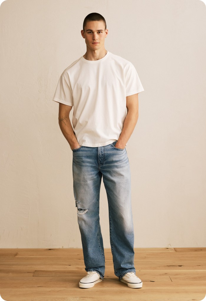 guy wearing a white tshirt and baggy jeans from american eagle
