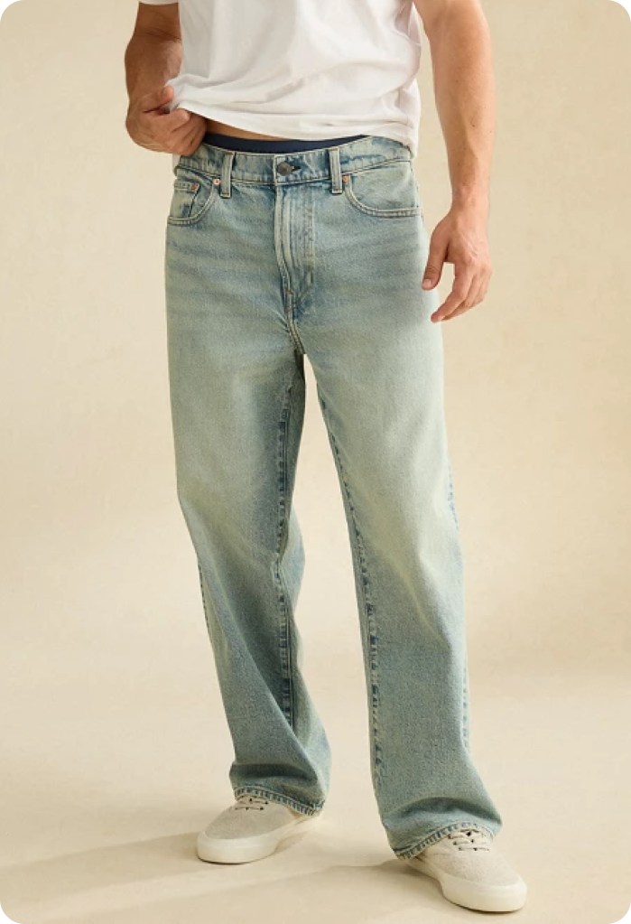 guy wearing light wash baggy jeans from american eagle